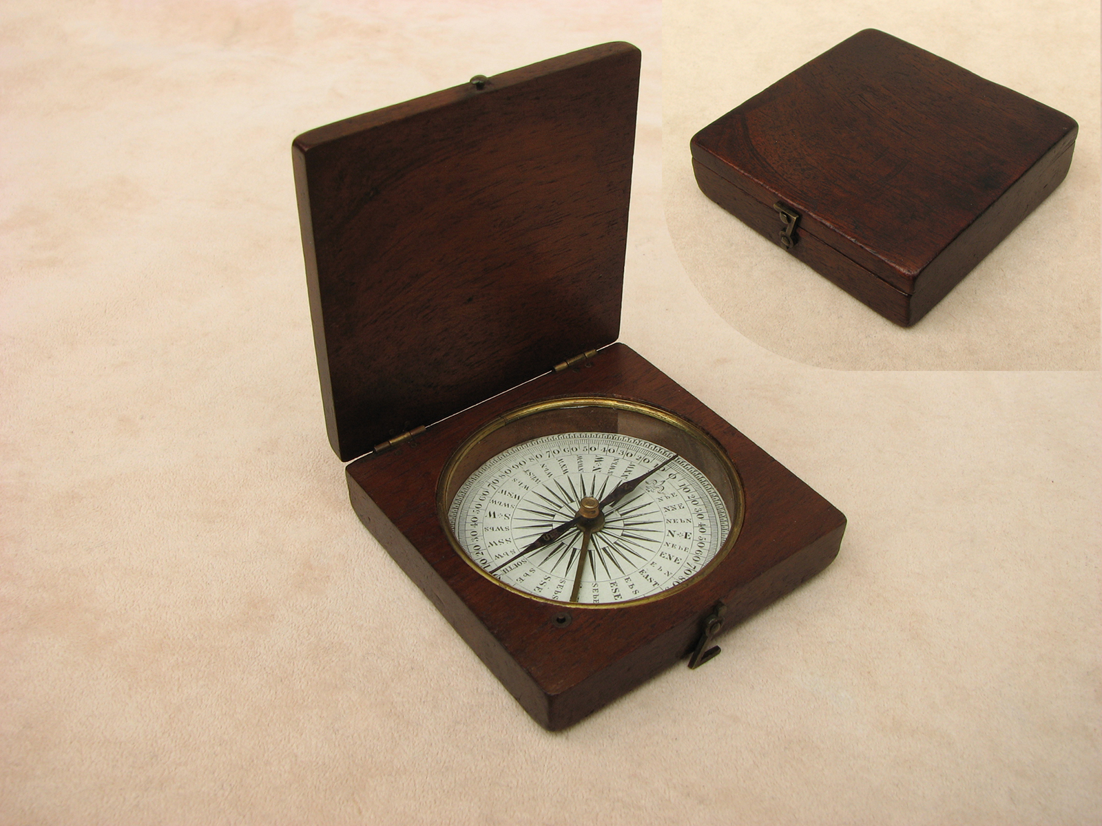 Early Victorian mahogany cased pocket compass, circa 1860